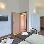 Mia Penzion 3*
